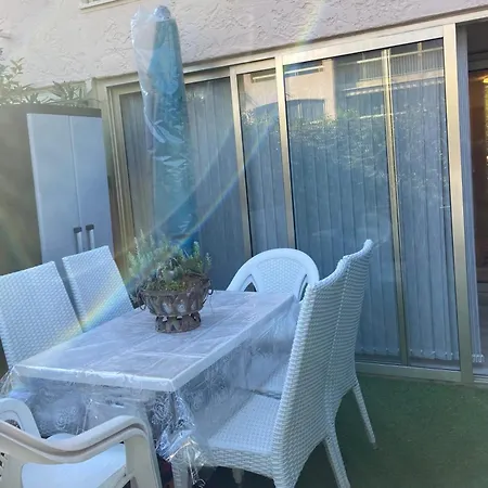 A Maxime 20 M² Avec Piscine Partagee Apartment *